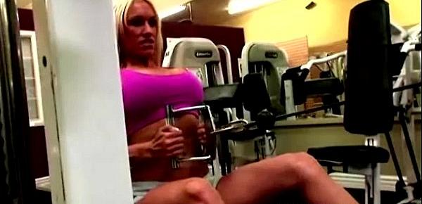  Blonde Gets Horny While Hitting The Gym